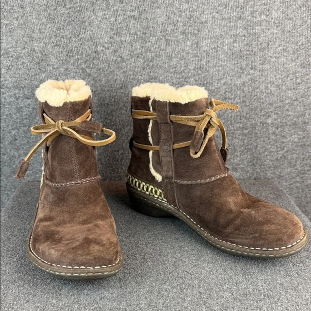 UGG Cove‎ Women's Chocolate Brown Shearling Boots Size 8